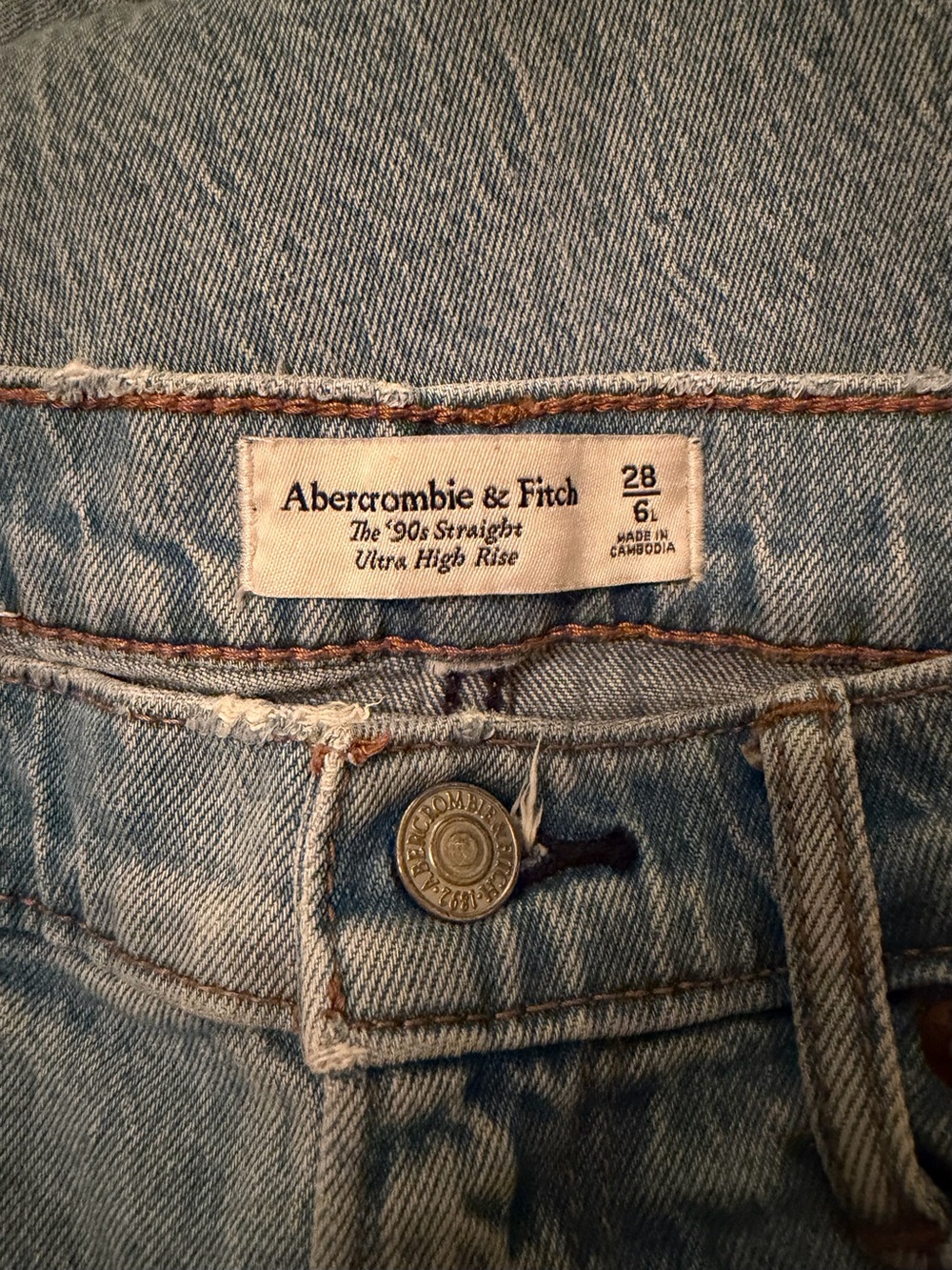 Abercrombie & Fitch
The '90s Straight Ultra High Rise - 28/6 Long